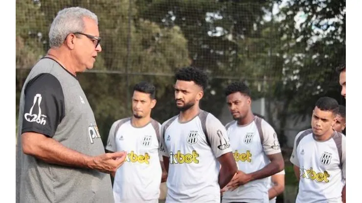 Foto: Flickr oficial da Ponte Preta - Hélio 'define' time para duelo contra o Vasco.