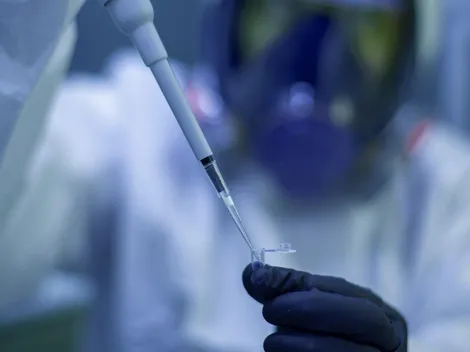 Risco de novas variantes é real e liga alerta sobre perigo, diz pesquisadora