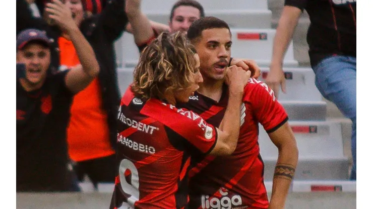 Foto: Gabriel Machado/AGIF | David Terans se salva em meio às críticas da torcida do CAP