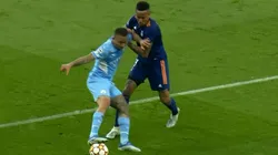 Foto: Reprodução/SBT - Gabriel Jesus gira e deixa Militão "na saudade" em lance de City x Real