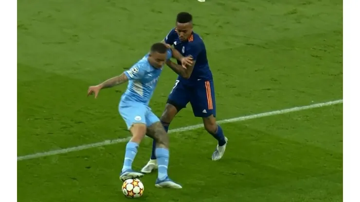 Foto: Reprodução/SBT - Gabriel Jesus gira e deixa Militão "na saudade" em lance de City x Real