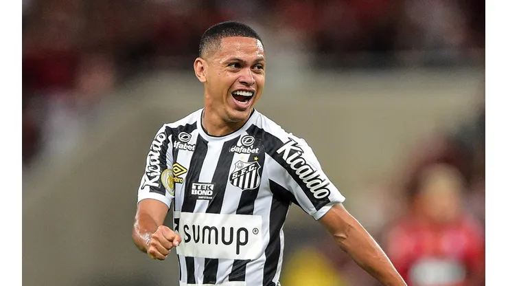 Marcos Guilherme não deve ficar no Santos (Foto: Thiago Ribeiro/AGIF)