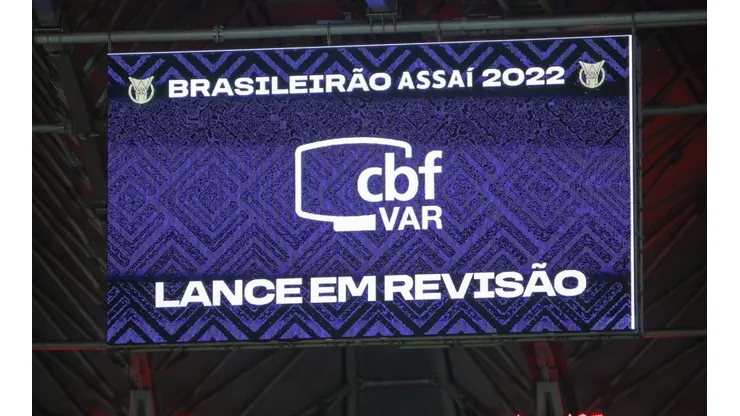 Pedro H. Tesch/AGIF - CBF demite responsável pelo VAR