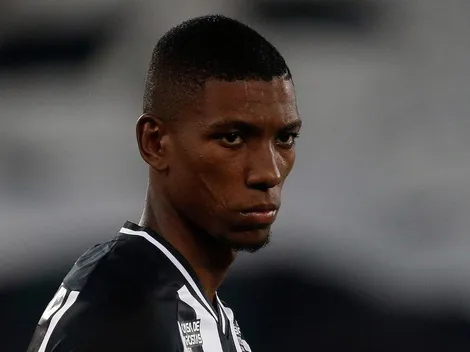 Kanu dá susto no DM do Botafogo e Luís Castro tem notícia indigesta; tempo de desfalque é exposto