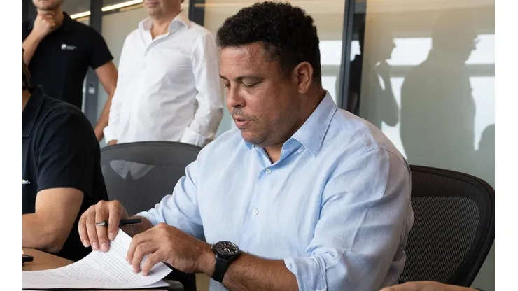 Ronaldo cogita construção de estádio para o Cruzeiro e expõe bastidores
