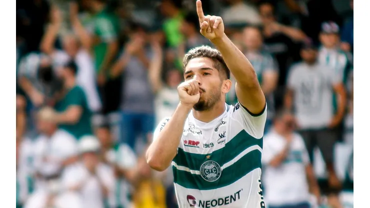 Andrey é um dos destaques do Coritiba no ano (Foto: Gabriel Machado/AGIF)
