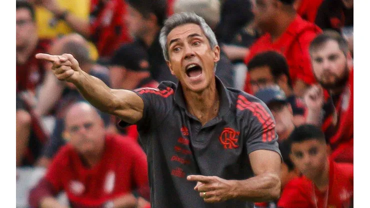 Foto: Gabriel Machado/AGIF - Paulo Sousa segue realizando testes.