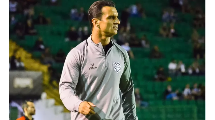 R.Pierre/AGIF/ "Estamos entendendo bem o que o Júnior Rocha pede"; Gustavo Ramos elogia treinador do Figueirense.