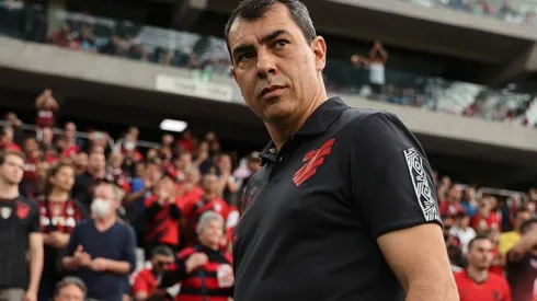 Foto: José Tramontin/athletico.com.br/Divulgação - Carille: conversou com o estrangeiros nos bastidores do Furacão