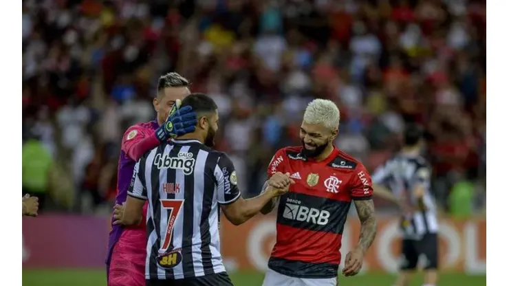 Hulk e Gabigol em duelo Flamengo x Atlético0MG (Foto: Marcelo Cortes/Flamengo)
