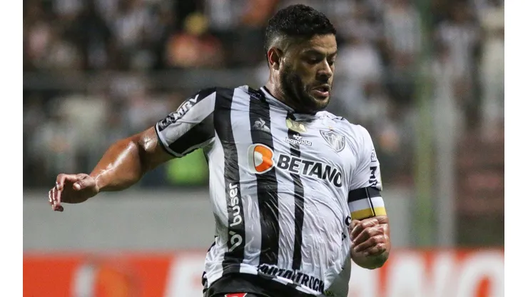 Foto: Fernando Moreno/AGIF - Lance polêmico envolvendo Hulk gera repercussão