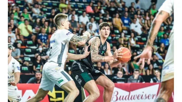 Victor Lira/Bauru Basket / Bauru vence Pato e avança às quartas de final do NBB