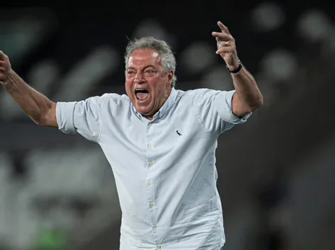 Abel Braga não atende as críticas e defende esquema de três zagueiros no Fluminense