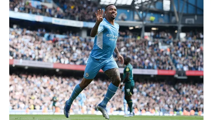 Gabriel Jesus marcou quatro gols e deu assistência para mais um em goleada do Manchester City