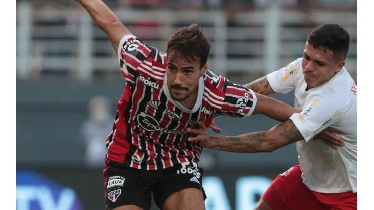 Foto: (Flickr Oficial São Paulo/Rubens Chiri/saopaulofc.net) - Alvo de críticas recentes no São Paulo, Igor Gomes foi eleito o Craque do Jogo contra o RB Bragantino