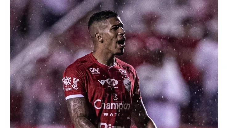 Foto: (Heber Gomes/AGIF) - Rafinha deve ser a grande novidade da escalação do Vila Nova para a próxima rodada da Série B