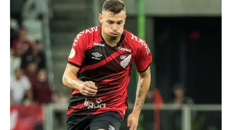 Foto: Robson Mafra/AGIF - Hugo Moura: volante pertence ao Flamengo e desfalca o Athletico no fim de semana