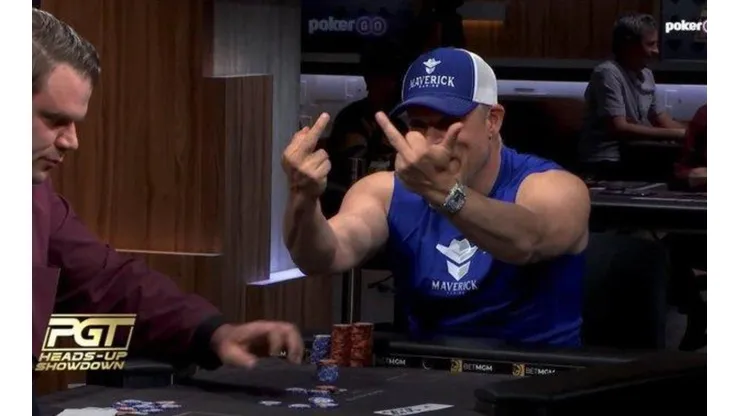 Eric Perrson mostrou os dedos do meio para Phil Hellmuth (Foto: Reprodução Twitter oficial Phil Hellmuth)