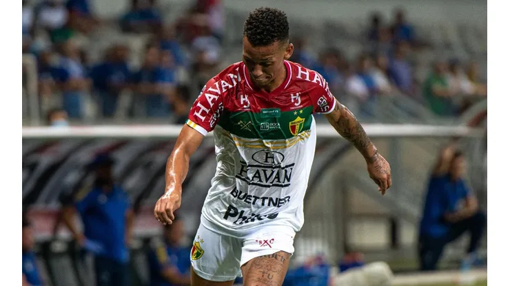 Foto: (Alessandra Torres/AGIF) - Titular contra o Cruzeiro, Zé Mateus deve ser mantido na escalação do Brusque