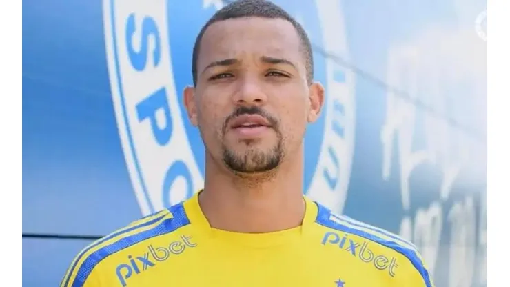 Foto: Cruzeiro / Reprodução - Zé Ivaldo dá entrevista coletiva.