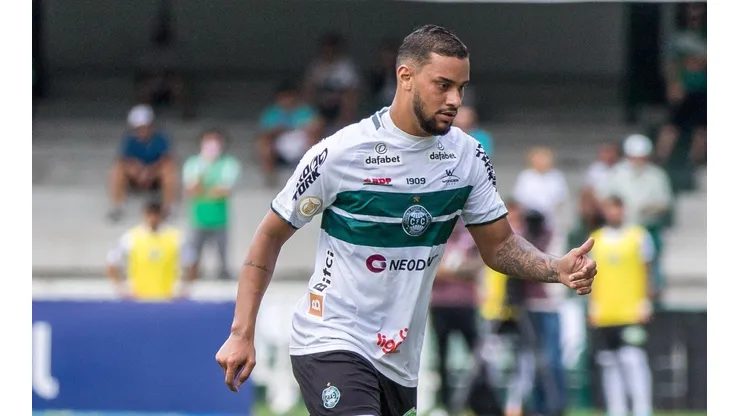 Foto: Robson Mafra/AGIF - Thonny Anderson e mais dois são baixas para o duelo contra o Galo