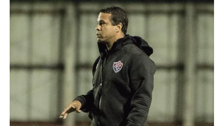 Foto: (Robson Mafra/AGIF) - Rodrigo Chagas não é o único candidato a novo técnico do Vitória