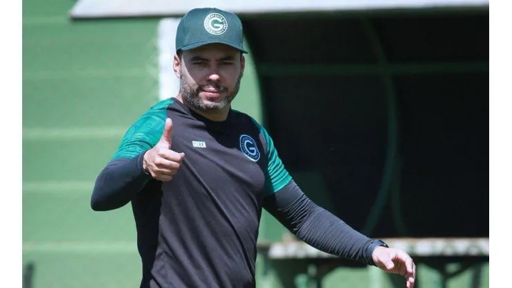 Foto: (Rosiron Rodrigues/Goiás EC) - Jair Ventura ganhou um novo reforço no Goiás