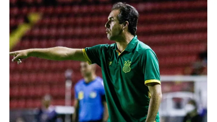 Foto: (Rafael Vieira/AGIF) - Léo Condé deve mexer na escalação do Sampaio Corrêa após a conquista do título maranhense