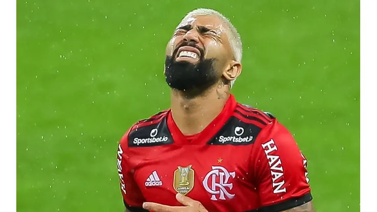 Foto: Pedro H. Tesch/AGIF - Gabriel Barbosa foi rebatido por Sormani.