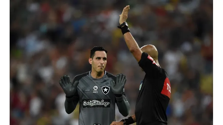 Foto: Thiago Ribeiro/AGIF | Nome para disputar com Gatito no Botafogo é a bola da vez na torcida