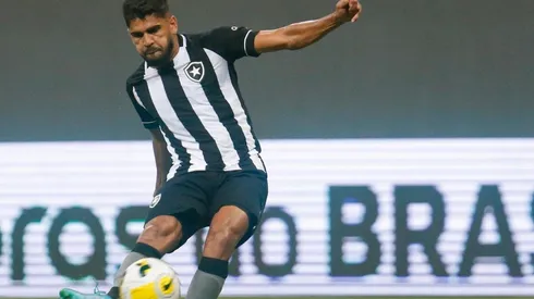Foto: Vitor Silva/Botafogo/Divulgação - Daniel Borges: elogiado por atuações na lateral esquerda