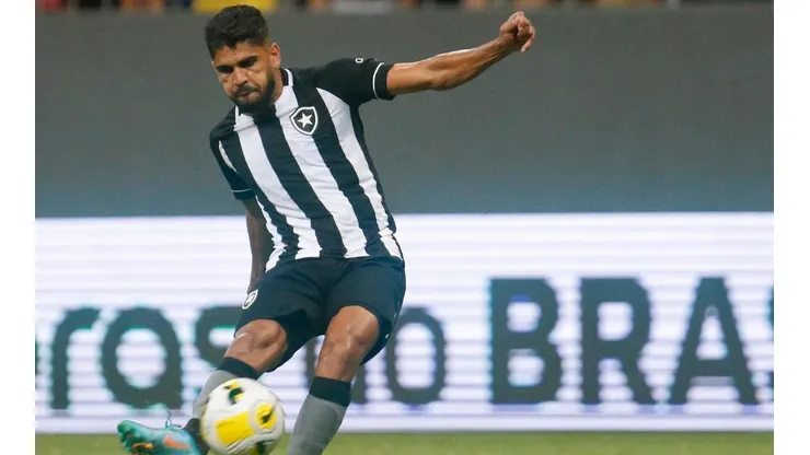 Foto: Vitor Silva/Botafogo/Divulgação - Daniel Borges: elogiado por atuações na lateral esquerda