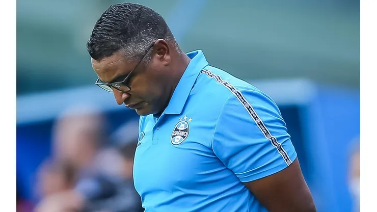 Foto: Pedro H. Tesch/AGIF - O Grêmio, de Roger Machado, venceu a primeira na Série B após 3 rodadas