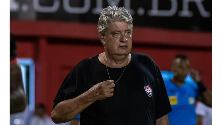 Foto: (Flickr Oficial Vitória/Pietro Carpi/ECV) - Geninho não é mais o técnico do Vitória