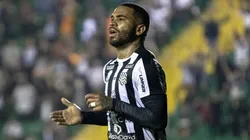 Foto: (Flickr Oficial Figueirense/Patrick Floriani/FFC) - Jhon Cley marcou um dos gols da última vitória do Figueirense na Série C