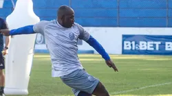 Foto: (Morgana Oliveira/CSA) - Sassá pode fazer sua estreia com a camisa azulina no próximo jogo do CSA