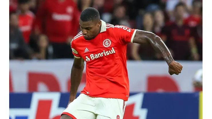 Foto: Pedro H. Tesch/AGIF | Inter não para em Wesley Moraes e quer 'camisa 9' badalado no mercado da bola
