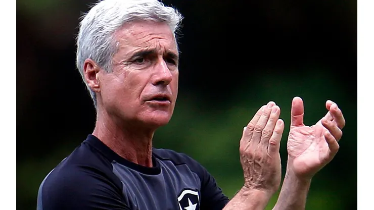 Foto: Vitor Silva/Botafogo/Divulgação - Luís Castro: aprovou a estreia do recém-contratado