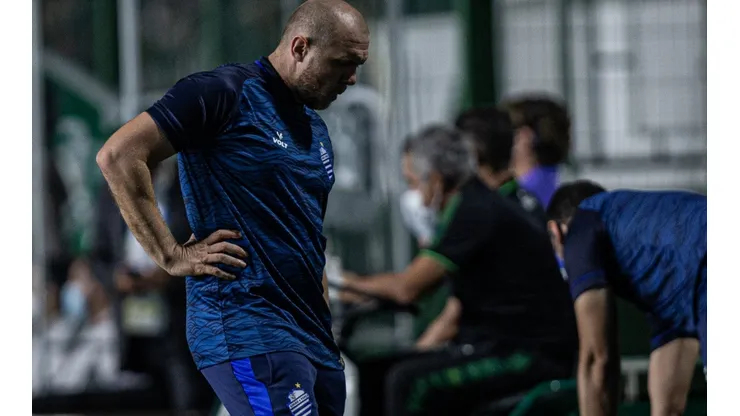 Heber Gomes/AGIF. Mozart avalia desempenho do CSA após derrota em casa pela Copa do Brasil