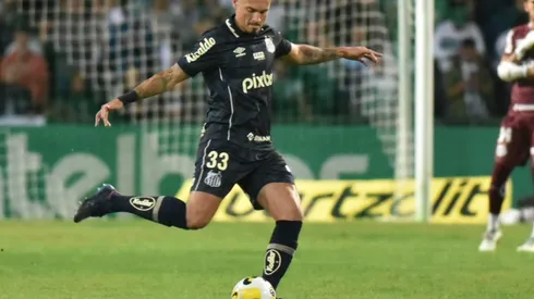 Ivan Storti/Santos - Maicon critica atuação do Santos