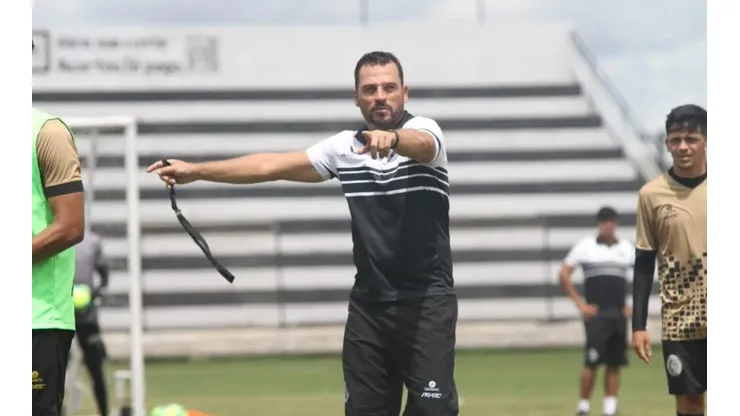 Reprodução. Técnico Maurício Copertino também é novidade no ASA para a sequência na Série D