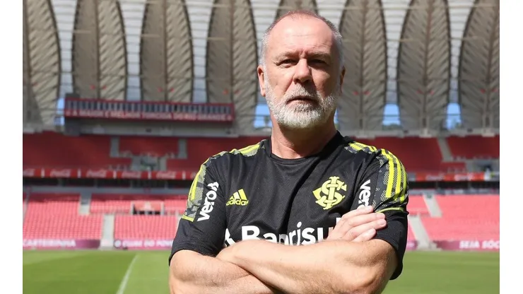 Mano Menezes projeta temporada no Internacional e faz promessa à torcida