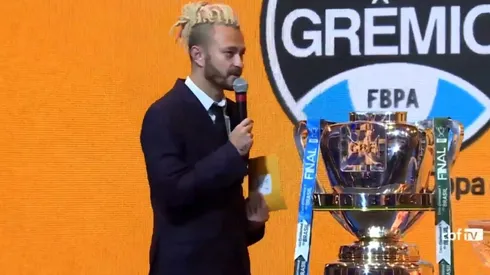 Fred, do Desimpedidos, em sorteio da CBF (Foto: Reprodução/CBF TV)