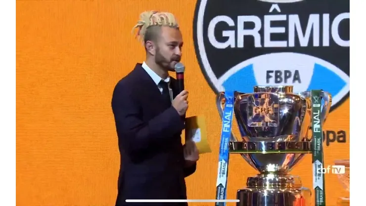 Fred, do Desimpedidos, em sorteio da CBF (Foto: Reprodução/CBF TV)