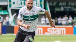 Foto: Robson Mafra/AGIF - Léo Gamalho: artilheiro desfalca o Coritiba na Copa do Brasil