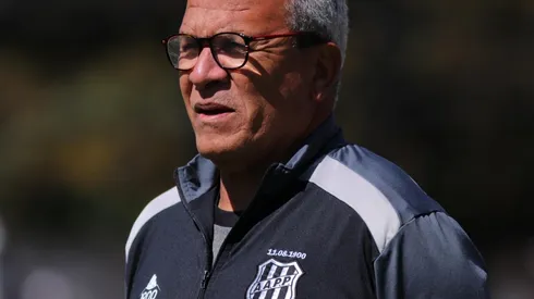 Joao Vitor Rezende Borba/AGIF/ Precisando da vitória, Hélio dos Anjos poderá ganhar até três reforços para duelo contra o CRB, pelo Brasileirão Série B.