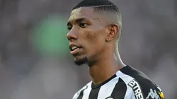 Diretoria avança por renovação de Kanu, mas detalhes travam negociação; CONFIRA