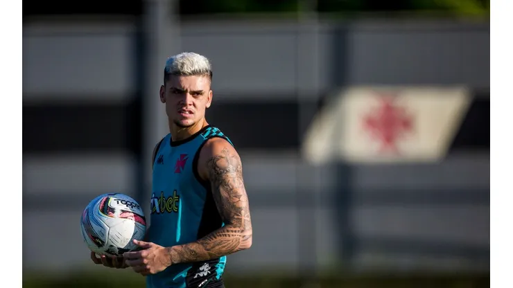 Foto: Twitter Oficial CR Vasco da Gama/Daniel Ramalho | Gabriel Pec é o único jovem formado em São Januário entre os titulares do Vasco
