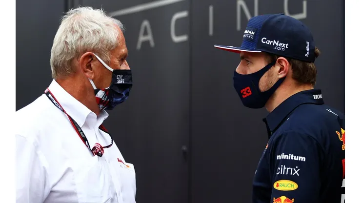 Bryn Lennon/Getty Images - Marko e Verstappen conversam durante GP