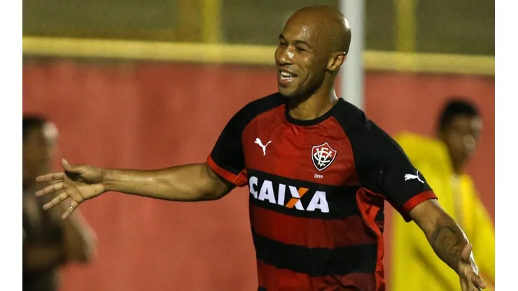 Foto: Felipe Oliveira/AGIF | Dinei demonstra confiança no triunfo do Vitória